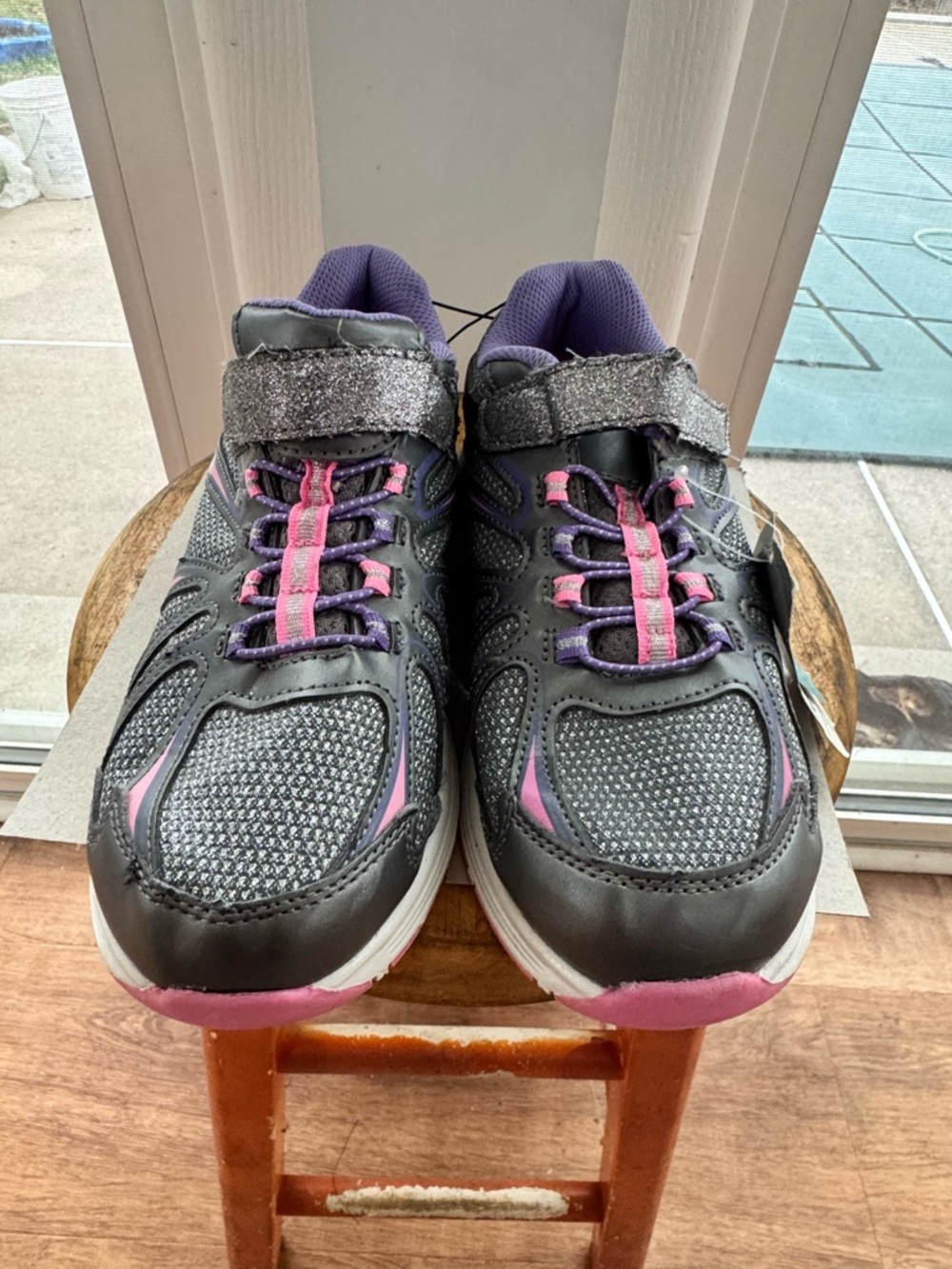 Danskin Now Girls Athletic Shoes Size 6 Gray Pink Sparkle Sneakers NWT W/Stain - Picture 6 of 11